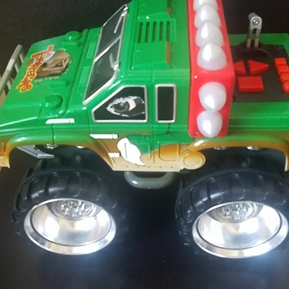 Kids Betty use toy